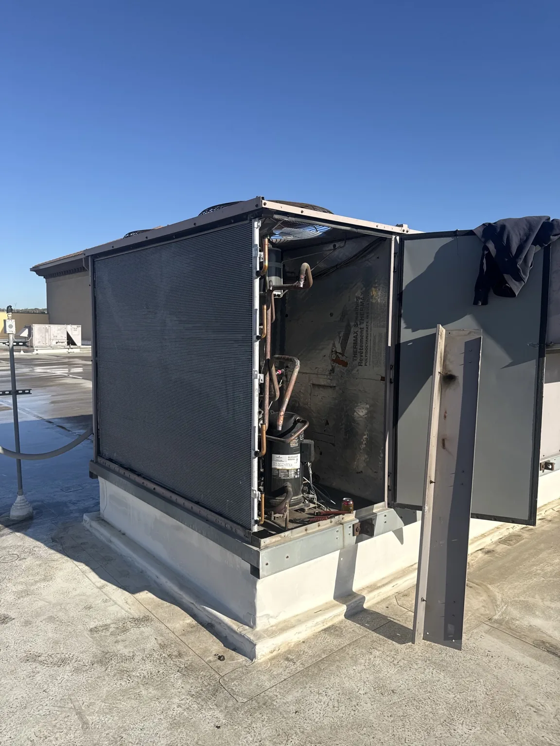 Commercial HVAC rooftop service work